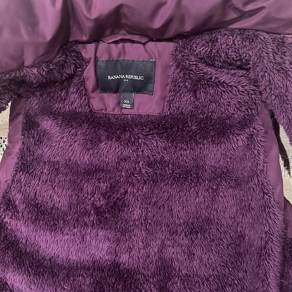 Banana Republic XS Vest with Hood and Fleece Lining // Plum - Picture 4 of 9